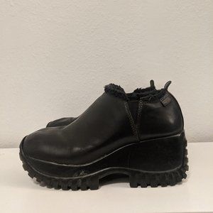 black fur lined leather low top platforms!